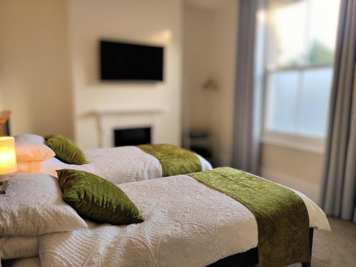 Escape To The Coast In A Luxurious Private Apartment แฮร์นเบย์ ภายนอก รูปภาพ